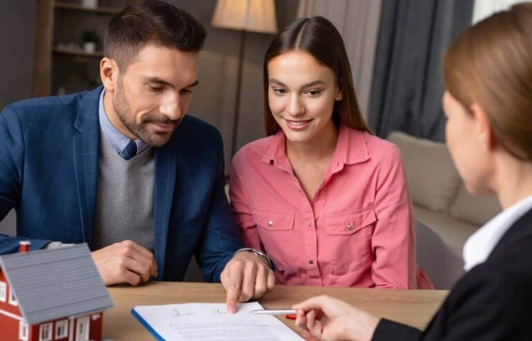 Comment vendre une part de sa maison à son conjoint ?